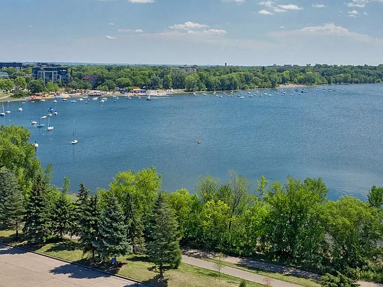 The Lakes Residences — Photo 1