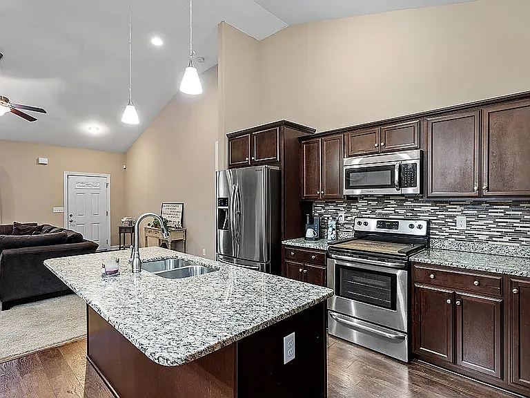 3 bed, 1546 sqft, $1,900 — Photo 4