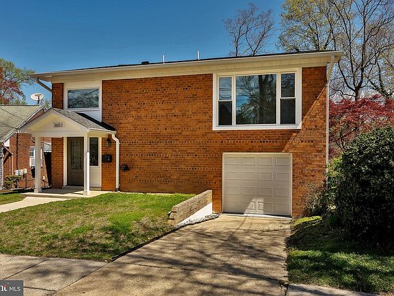 3rd image of 3651 Highwood Dr SE