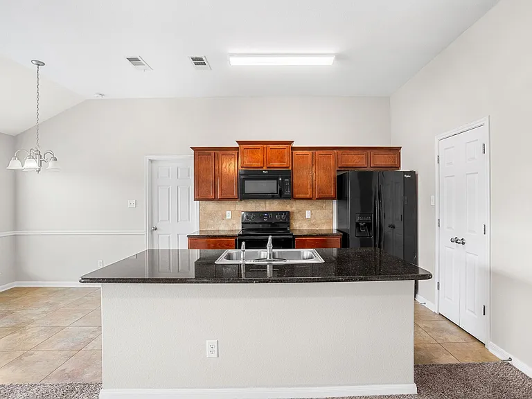 7925 Fieldstone Dr — Photo 6