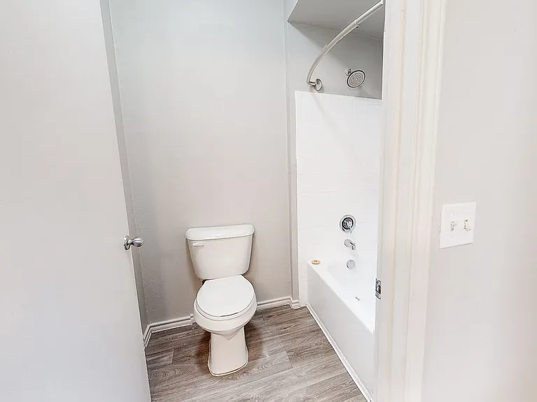 Sereno Park Apartments — Photo 95