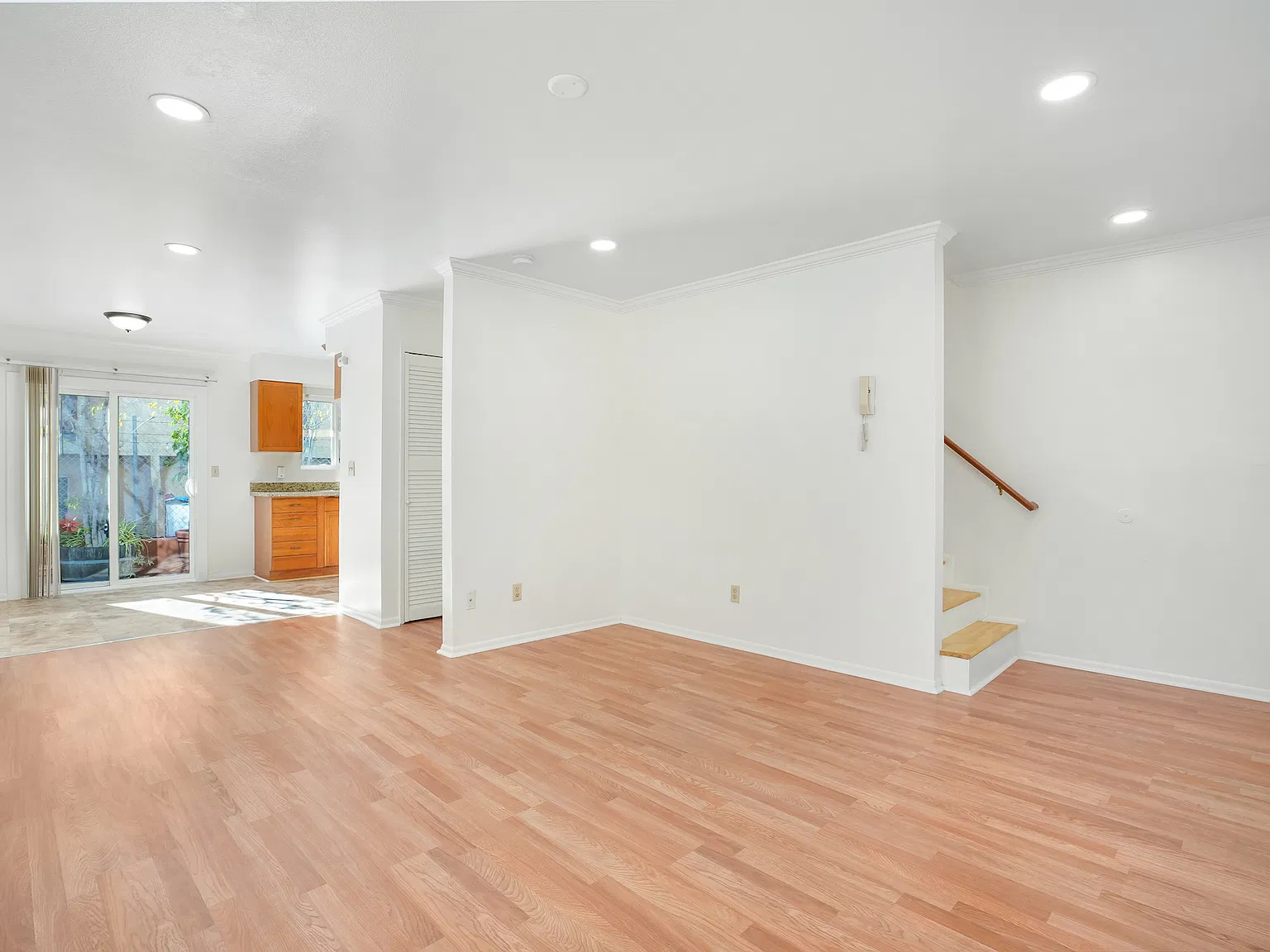 2 bed, 1.5 bath, 900 sqft, $2,750 — Photo 2