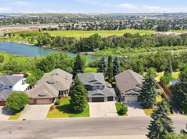12078 W Diamond Vw SE, Calgary, AB T2J 7B2