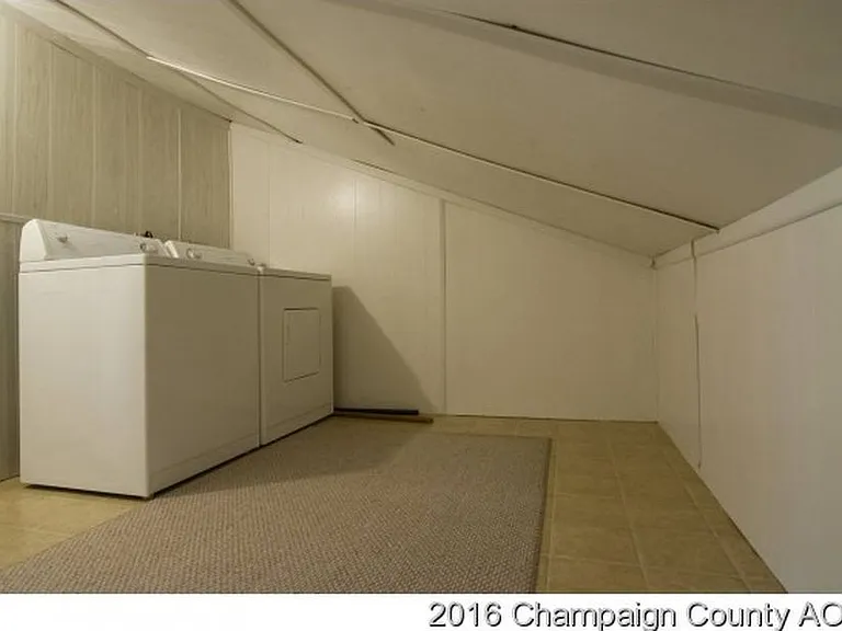 1931 Blackthorn Dr — Photo 14