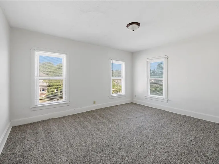 53 N 5th Ave — Photo 9