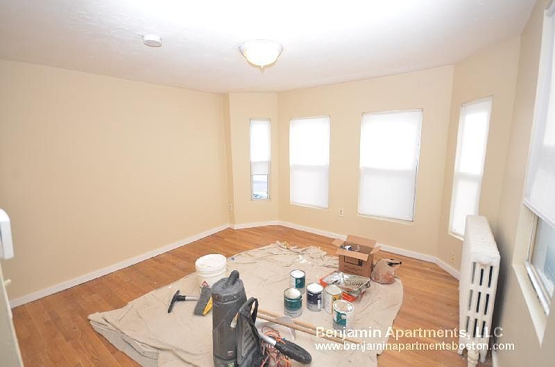 2nd image of 11 Carpenter St #Level1