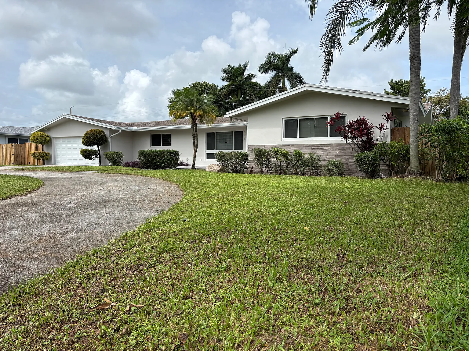 4 bed, 3.5 bath, 2664 sqft, $5,200 — Photo 1