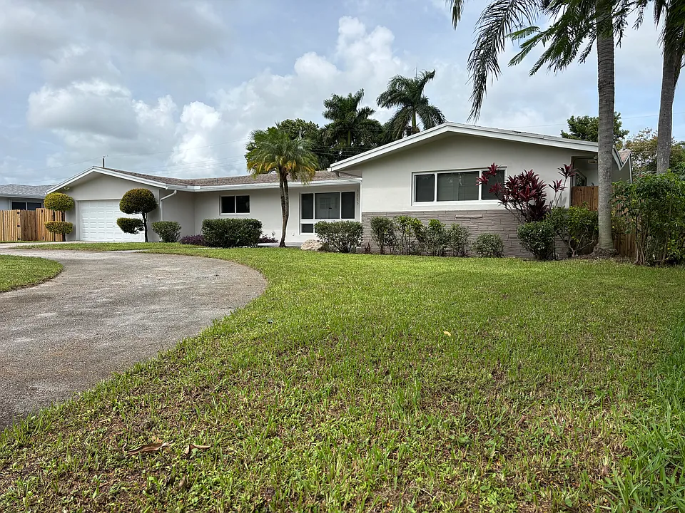 3115 Calle Largo Dr