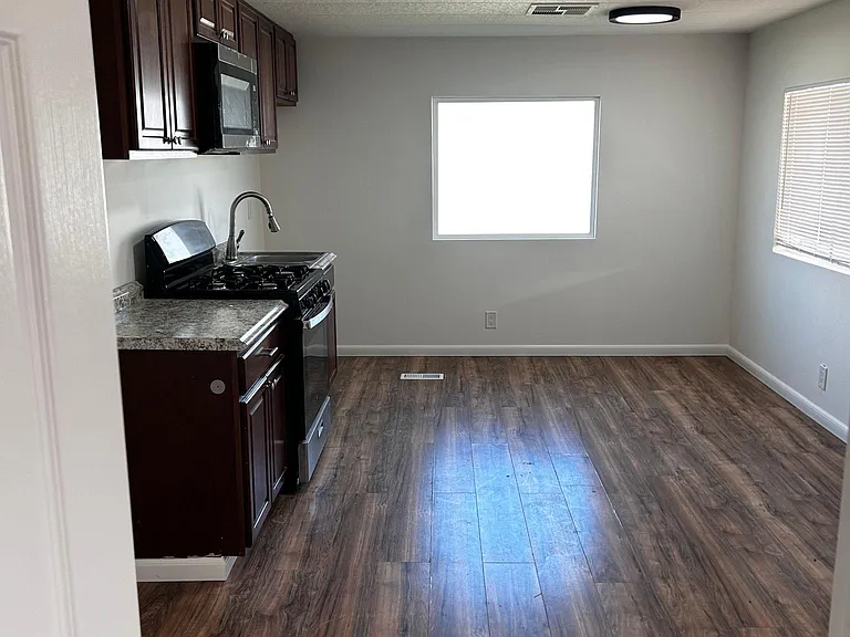 26603 Amanda Ave — Photo 2