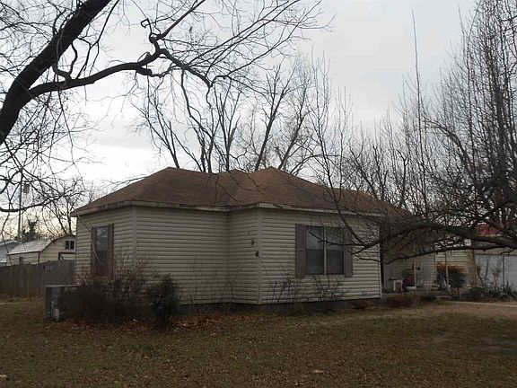 3rd image of 322 E Kenworthy St