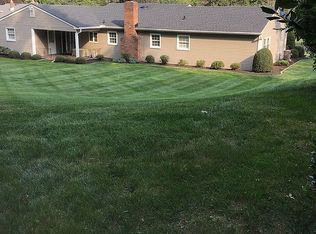 28 Freneau Dr, Morganville, NJ 07751