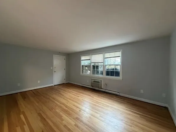 122 Country Club Rd, Cheshire, CT