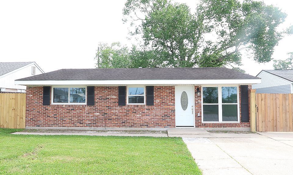 1st image of 165 Cambay Dr