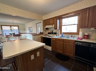 818 Deerfield Way, La Follette, TN 37766