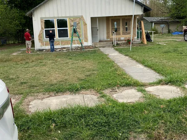 228 W Archer St, Jacksboro, TX 76458