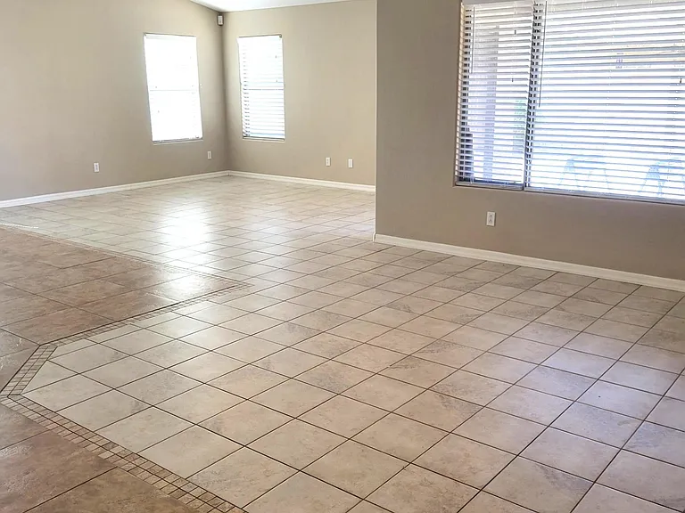 809 W Desert Valley Dr — Photo 3