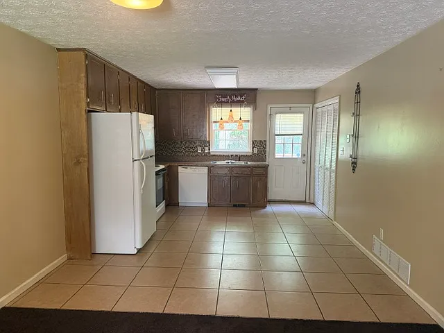 70 Caroline Ave #1 — Photo 2