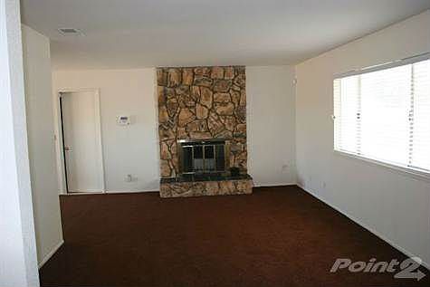 10244 Rea-livingroom