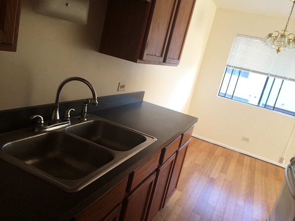 2nd image of 1570 Perry Ct APT A