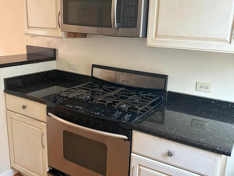 2315 Vine St #1 — Photo 9