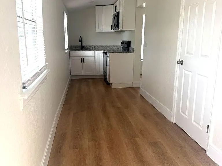 11-19 W Eagle Ave — Photo 4