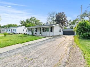 1011 Cypress Ln, Joliet, IL 60435