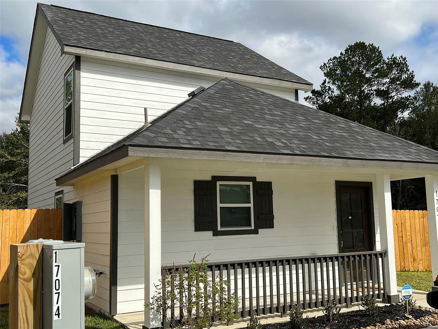 3 bed, 2.0 bath, 1037 sqft, $1,499 — Photo 2
