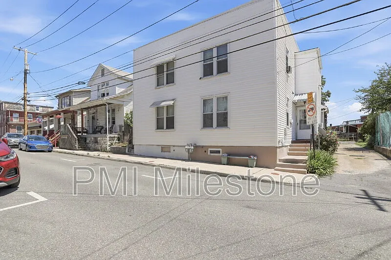 4 bed, 2.0 bath, 1458 sqft, $1,550 — Photo 3