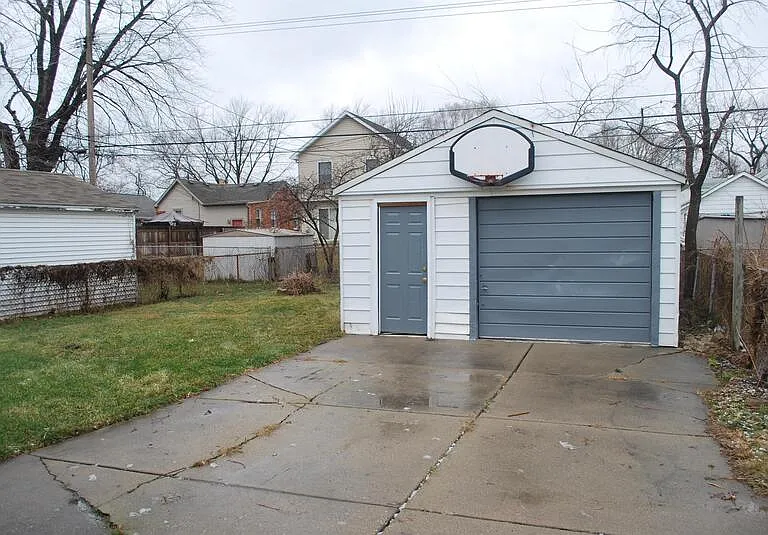 328 W Kalama Ave — Photo 2