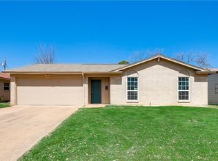 2113 Meadow Gln, Irving, TX 75060