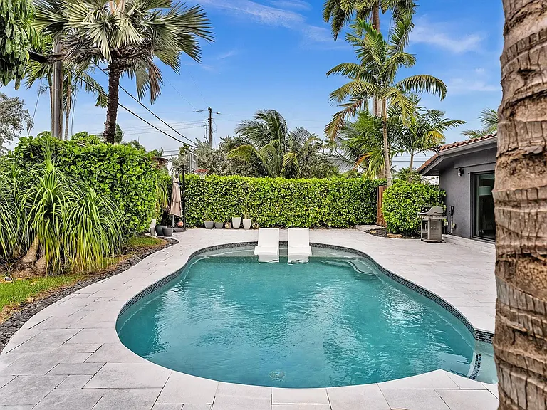 1740 Poinsettia Dr — Photo 36