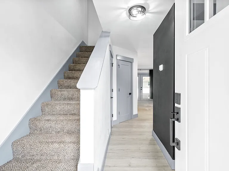 104 Greenland Ct — Photo 17