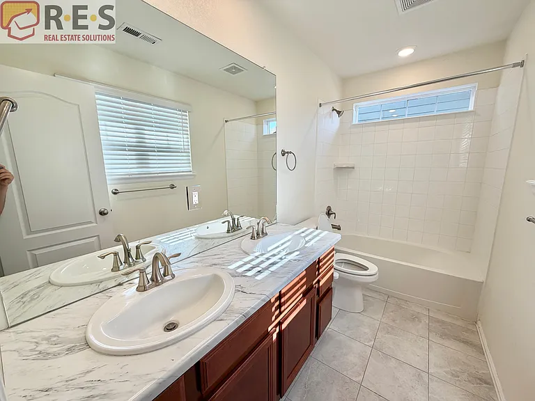15028 Munich Ave — Photo 10