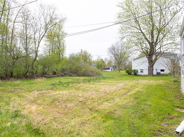 111 Brooklea Dr, Rochester, NY 14624