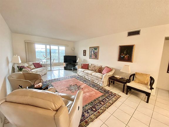 2nd image of 3501 Bimini Lane #M4