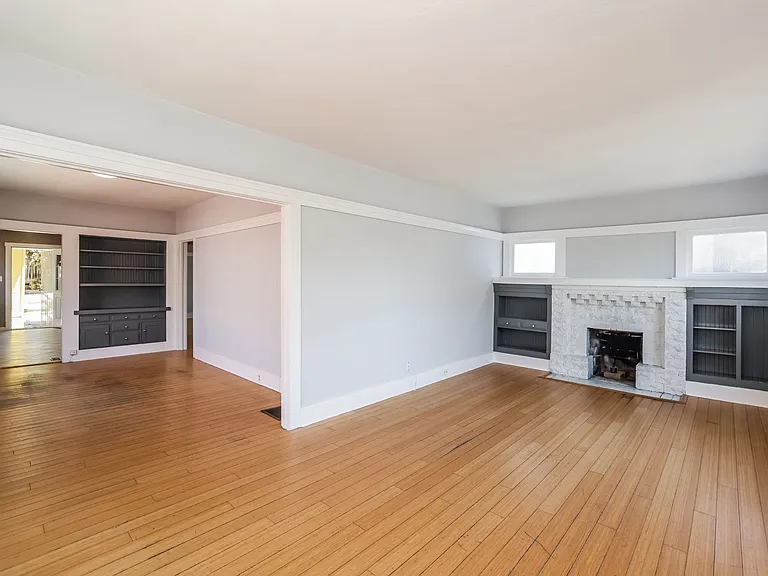 4692 Congress Ave — Photo 3