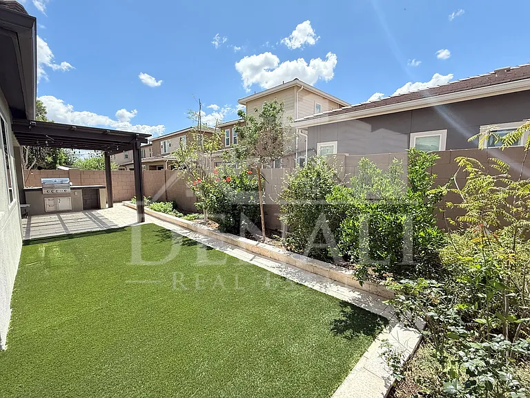 1729 W Myrna Ln — Photo 35