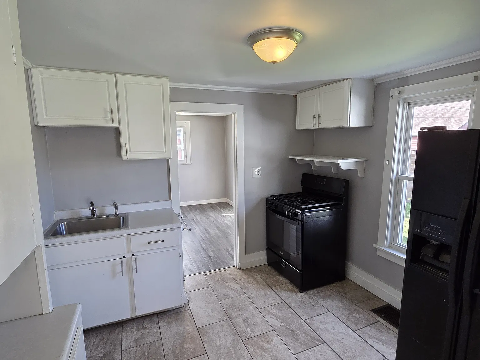 2 bed, 590 sqft, $1,000 — Photo 3