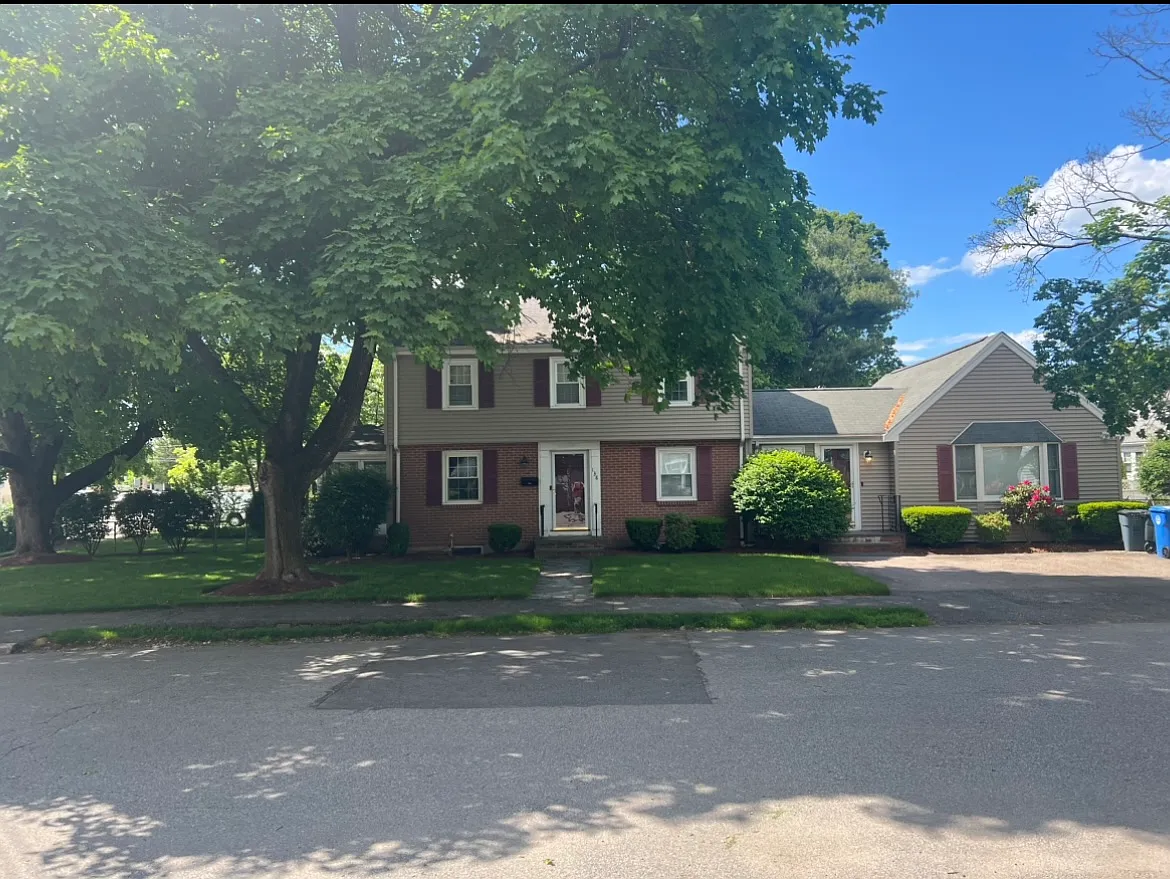 3 bed, 2200 sqft, $4,700 — Photo 1