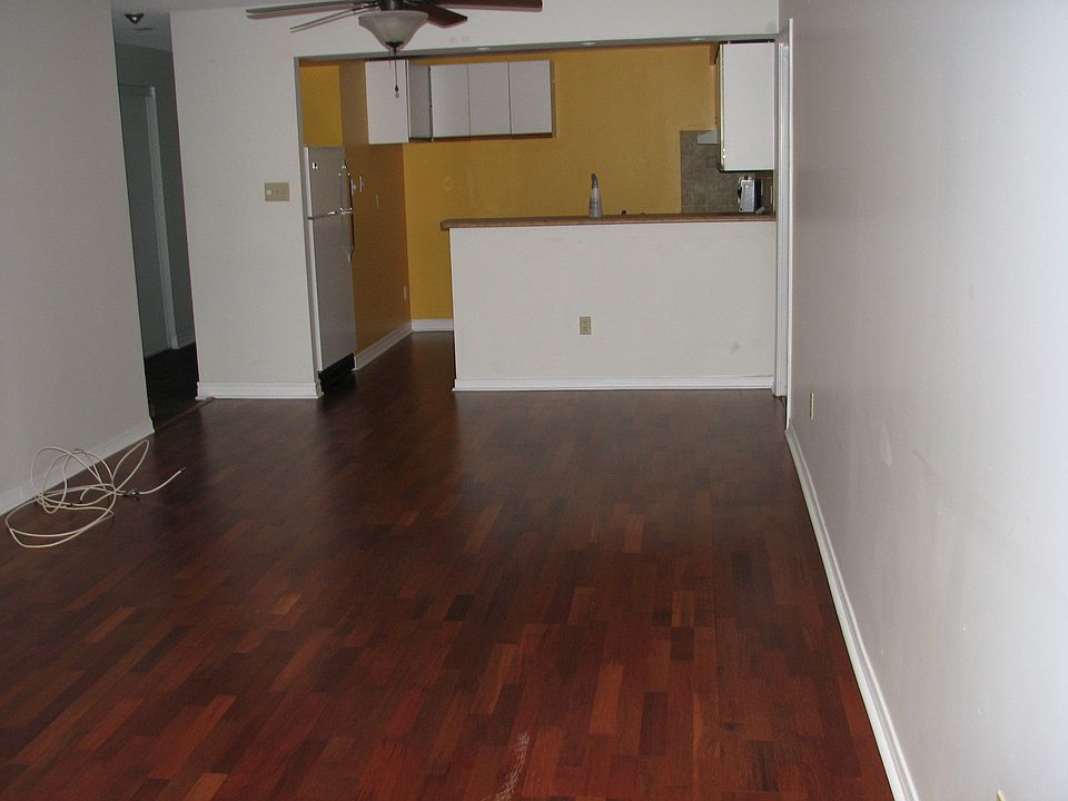 1st image of 309 Major Mackenzie Dr E #210