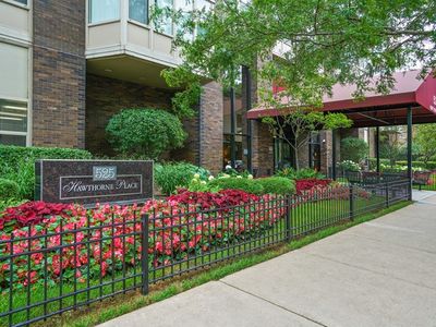 525 W Hawthorne Pl APT 1805, Chicago, IL, 60657