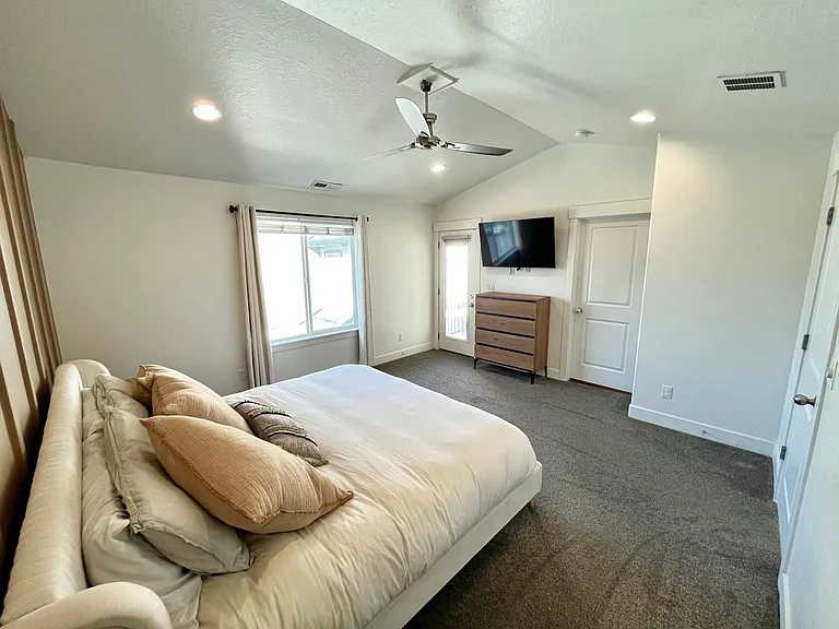 636 W Life Dr — Photo 16
