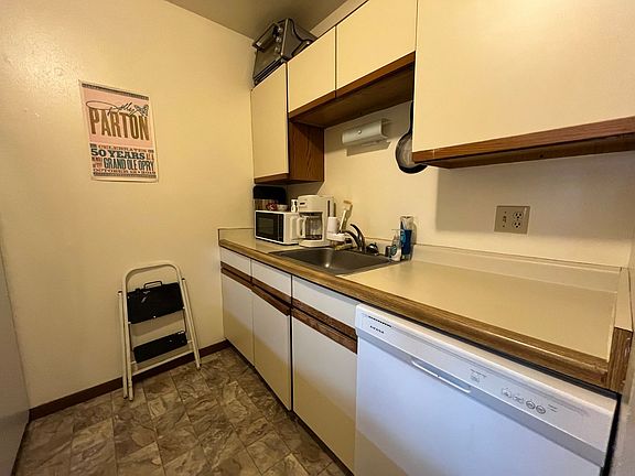 4th image of 319 South St #7