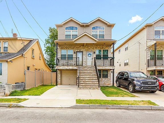 2nd image of 262 Grimsby St
