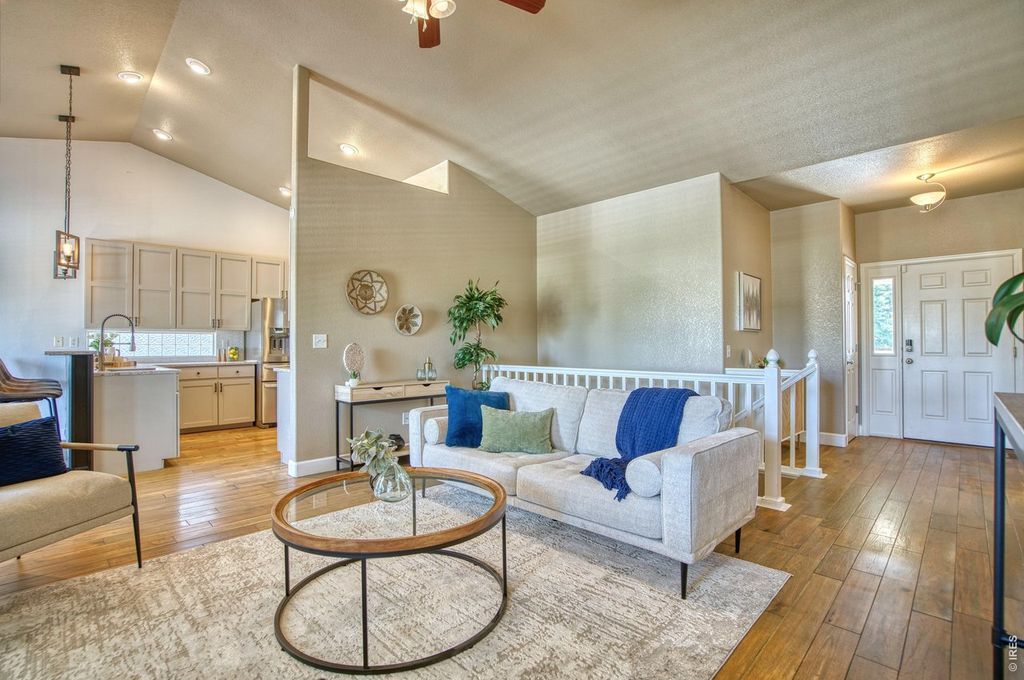 290 Clark Ct