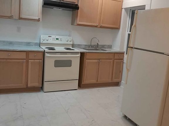 2nd image of 1311 Division St