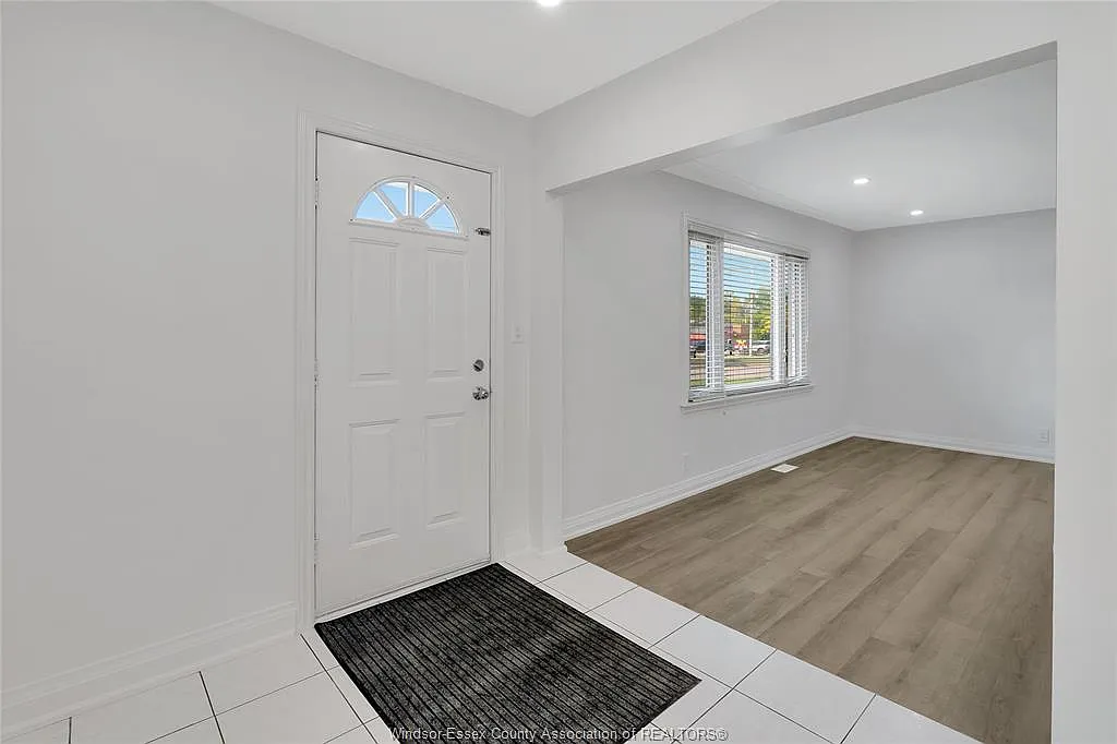 3 bed, $2,100 — Photo 3