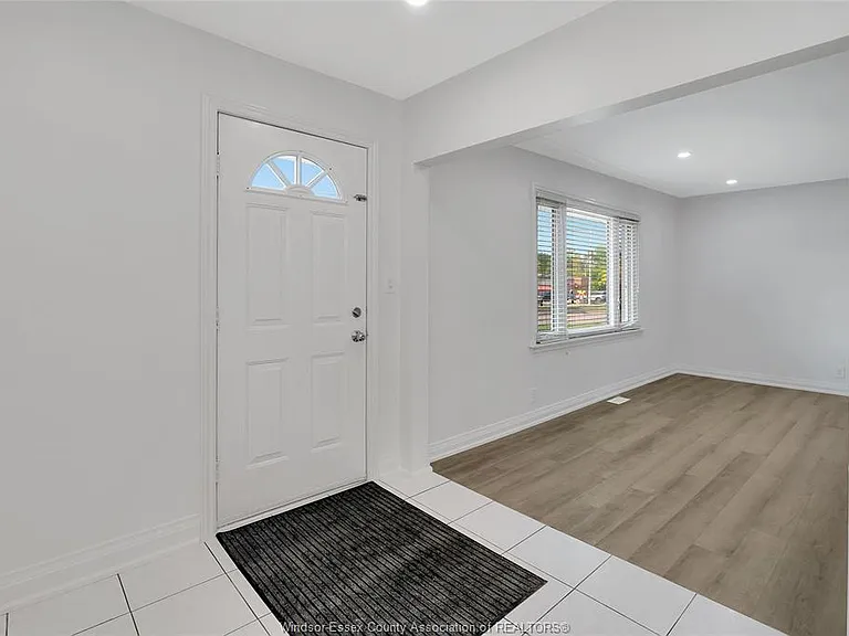 6633 Wyandotte St E — Photo 3
