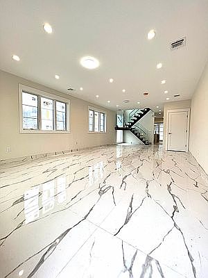 1st image of 1915 E 16th St #1