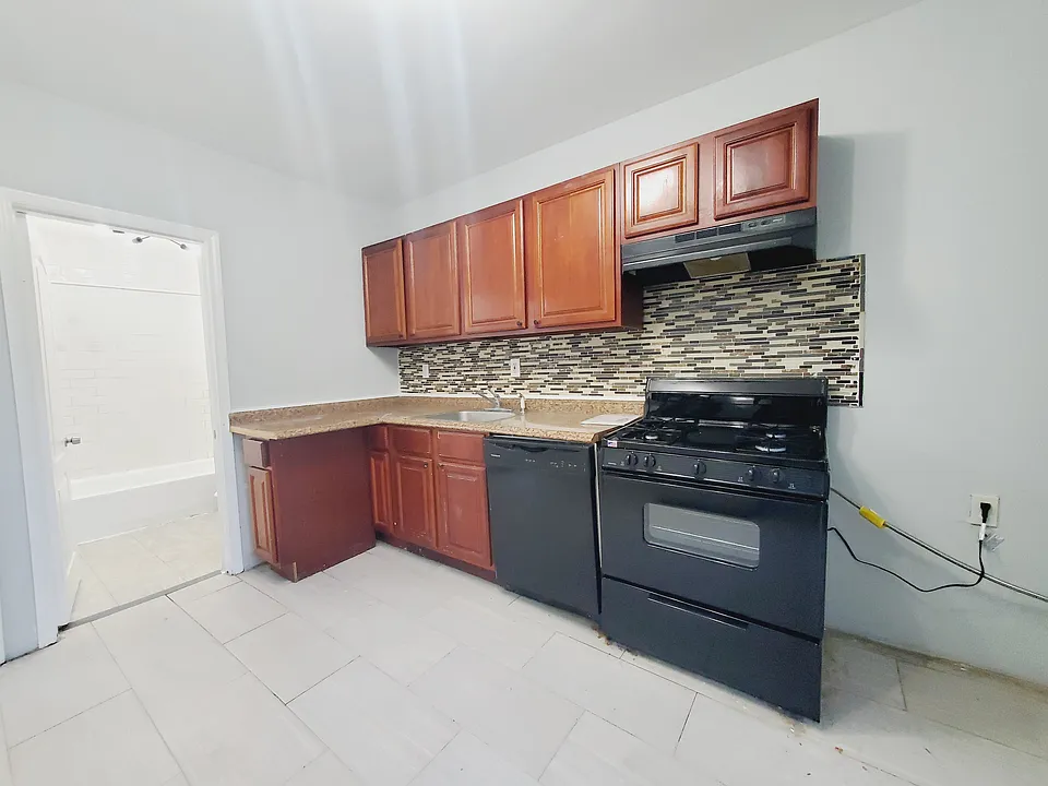 110 Greenville Ave #2E